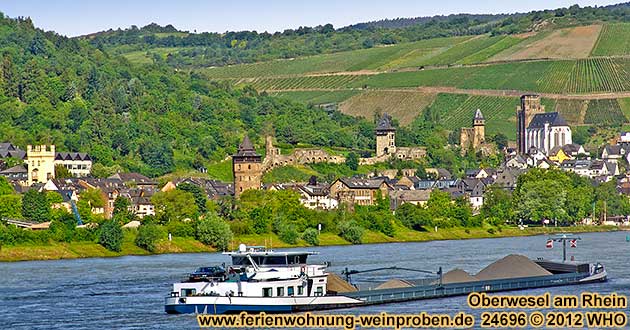 Oberwesel am Rhein, von links nach rechts: Gelber Turm, Haagsturm, Pulverturm, Kuhhirtenturm, Michelfeldturm I, Michelfeldturm II und St.-Martins-Kirche.
