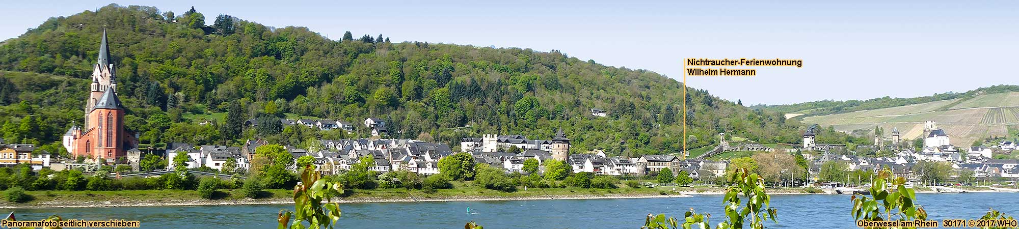 Oberwesel am Rhein, Blick von der rechten Rheinseite (links die Liebfrauenkirche).