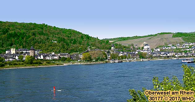 Oberwesel am Rhein, Blick von der rechten Rheinseite (links Gelber Turm und Haagsturm).