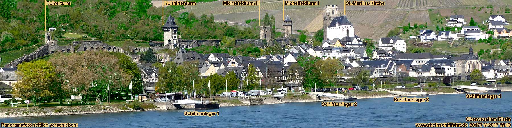 Oberwesel am Rhein mit 4 Schiffsanlegern. Blick von der rechten Rheinseite.