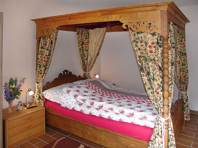 Nichtraucher-Himmelbett-Ferienwohnung Wilhelm Hermann Oberwesel am Rhein im Tal der Loreley, Mittelrhein, Rheintal zwischen Mainz, Rdesheim, Bingen, Bacharach, Loreley, St. Goar, Boppard und Koblenz, Deutschland.